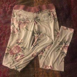 Cute Booty Lounge scrunch butt leggings